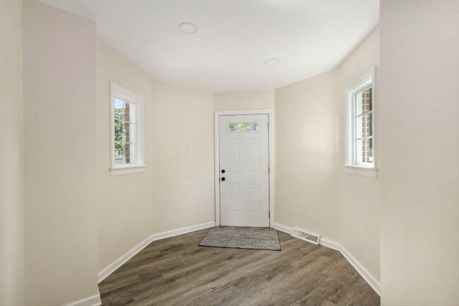 Building Photo - 191 E Division St NE