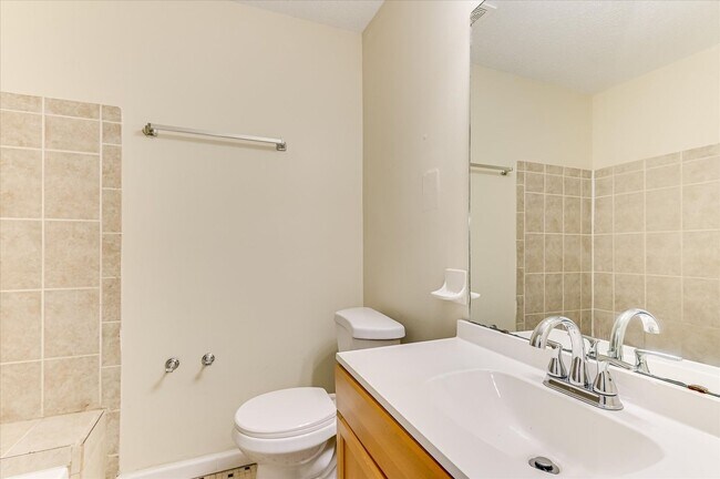 Building Photo - 4532 Hillside Dr