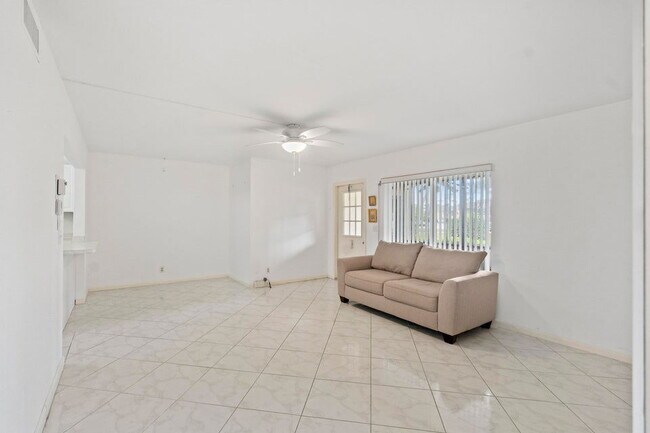 Building Photo - 441 Pine Glen Ln