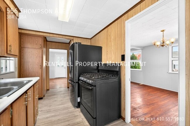 Building Photo - 556 Thompson Ave