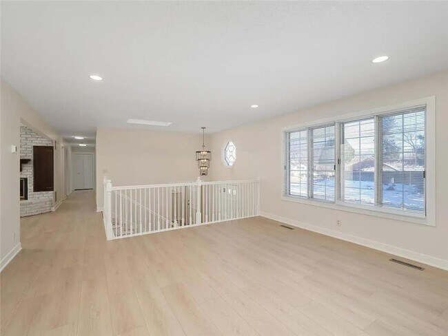 Building Photo - 7783 Kingsview Ln N