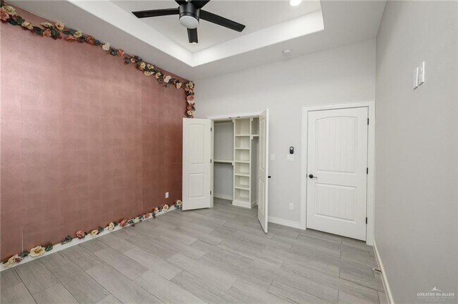 Building Photo - 38 N Queen Palm