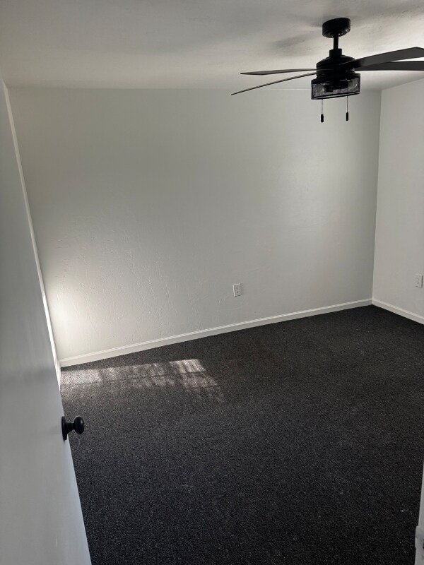 Building Photo - 1952-1958 SE Cherry Dr