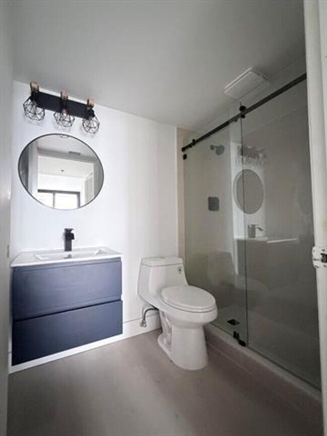 Building Photo - 540 Brickell Key Dr