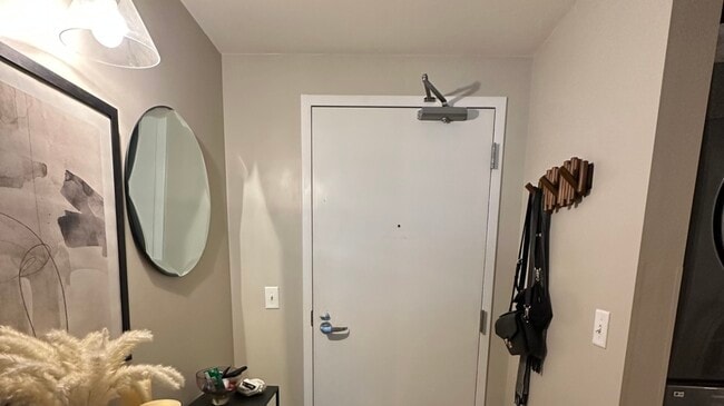 Building Photo - 660 W Wayman St