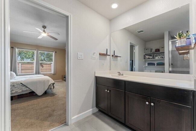 Building Photo - 829 Margay Lp