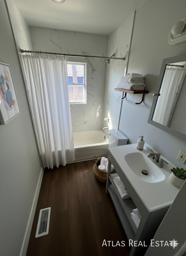 Building Photo - 2509 Wood Ave