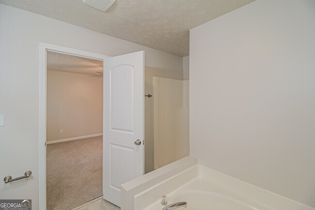 Building Photo - 5862 Homestead Cir