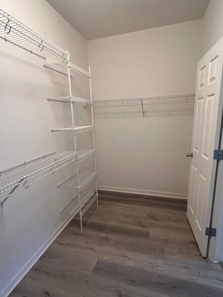 Building Photo - 6505 Saint Andrews Dr