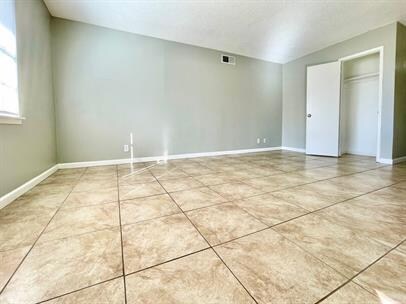 Building Photo - 3822 Englewood Cir