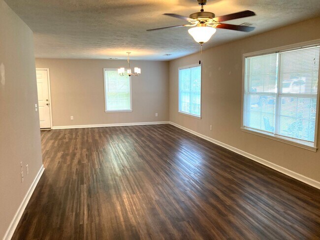 Building Photo - Charming 3 bed, 3 bath Home in Prime Augus...