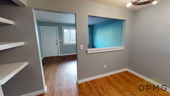 Building Photo - 326 E Hillsdale St