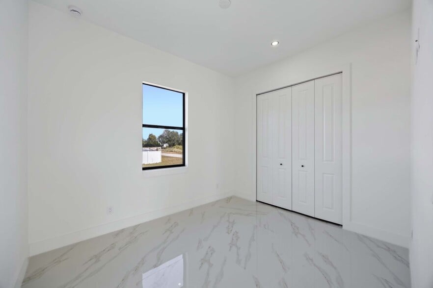 Building Photo - 1053 Marine Ave S