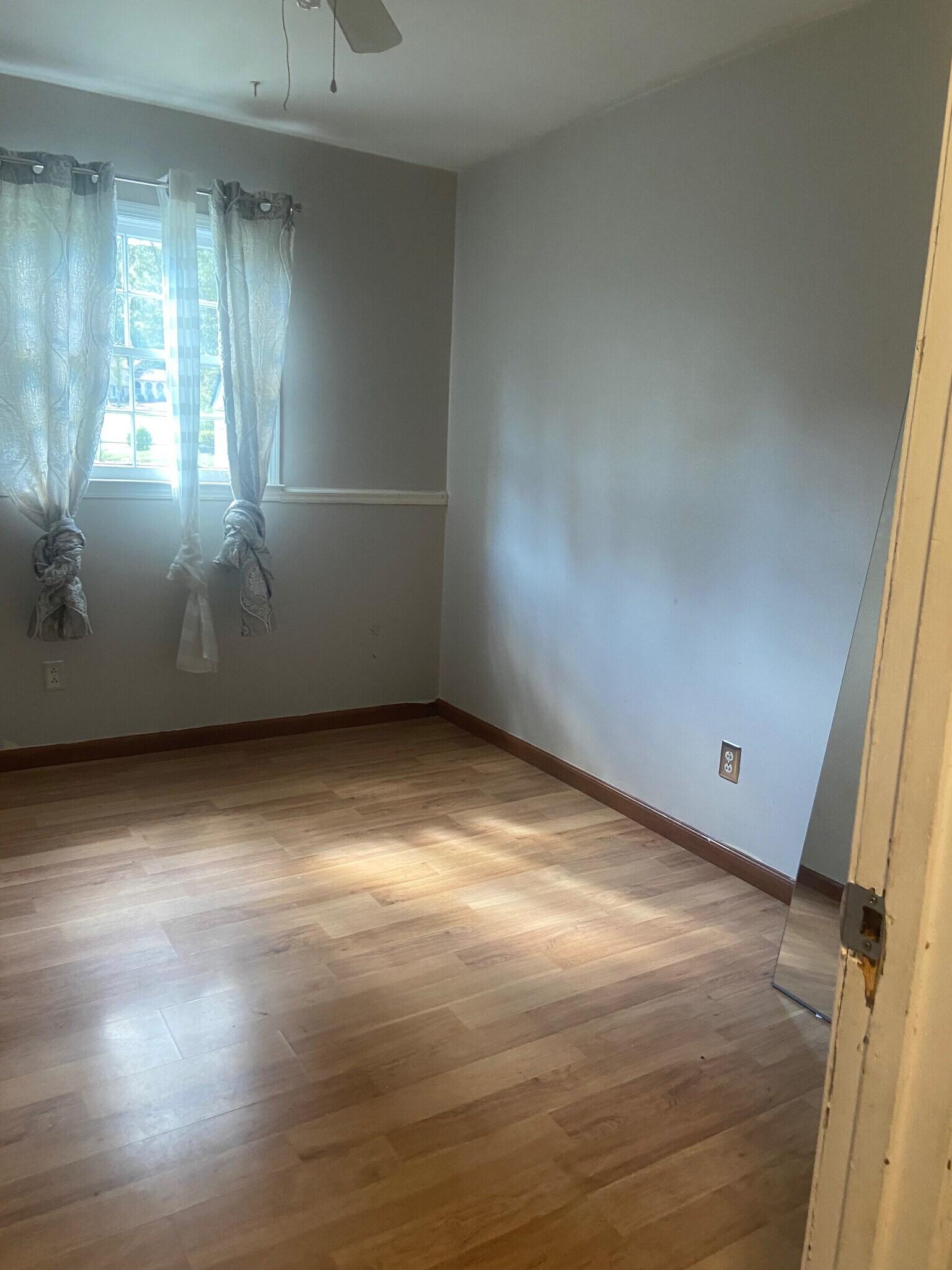 Building Photo - Room in Duplex on Valley Brook Dr