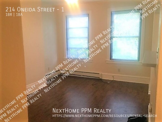 Building Photo - 214 Oneida St