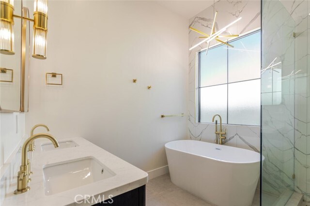 Building Photo - 7714 Lasaine Ave