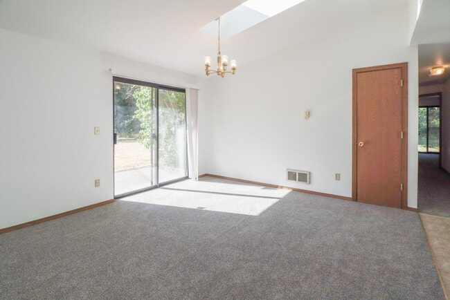 Building Photo - 9240 Mullen Rd SE