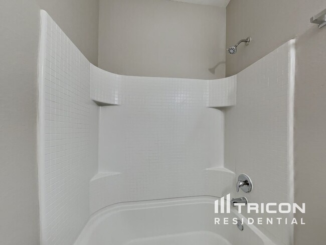 Building Photo - 1502 Tulip Ln