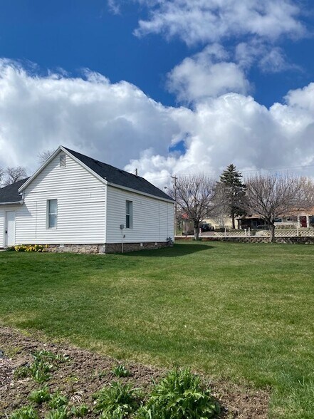 Building Photo - 10087 S Temple Dr