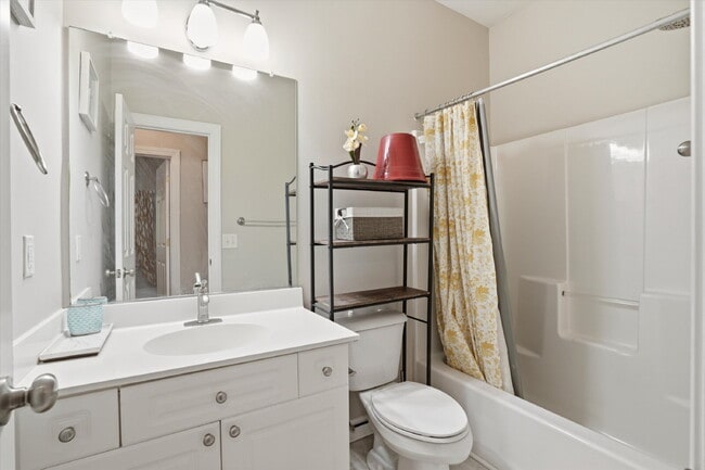 Building Photo - 407 S Elgin Ct