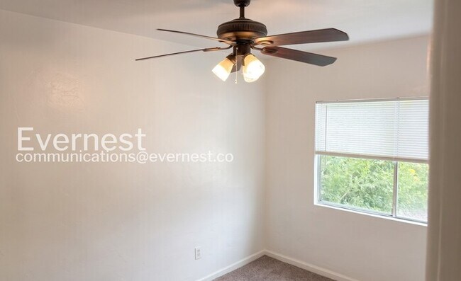 Building Photo - Spacious Town Home with All Essential Amenities | Pet Friendly