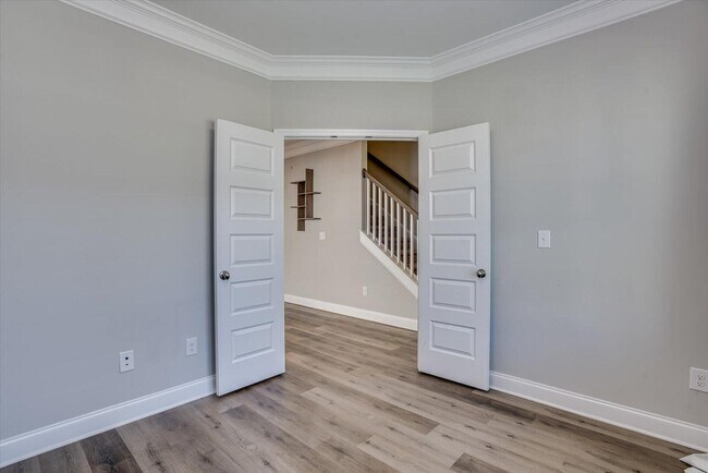 Building Photo - 627 Garland Trl