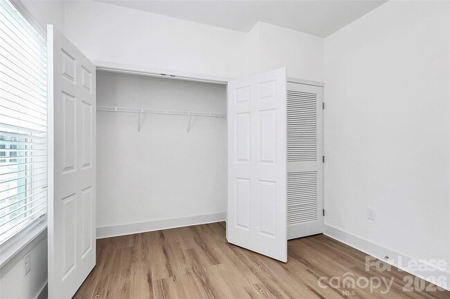 Building Photo - 3515 Markland Dr