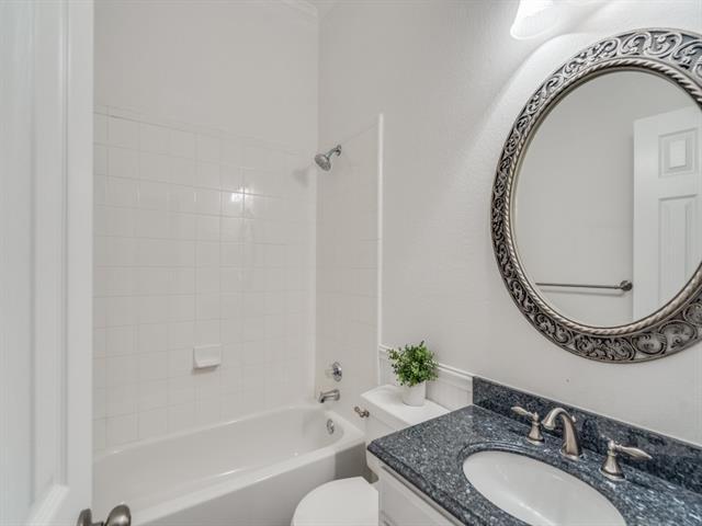 Building Photo - 8017 Ship St