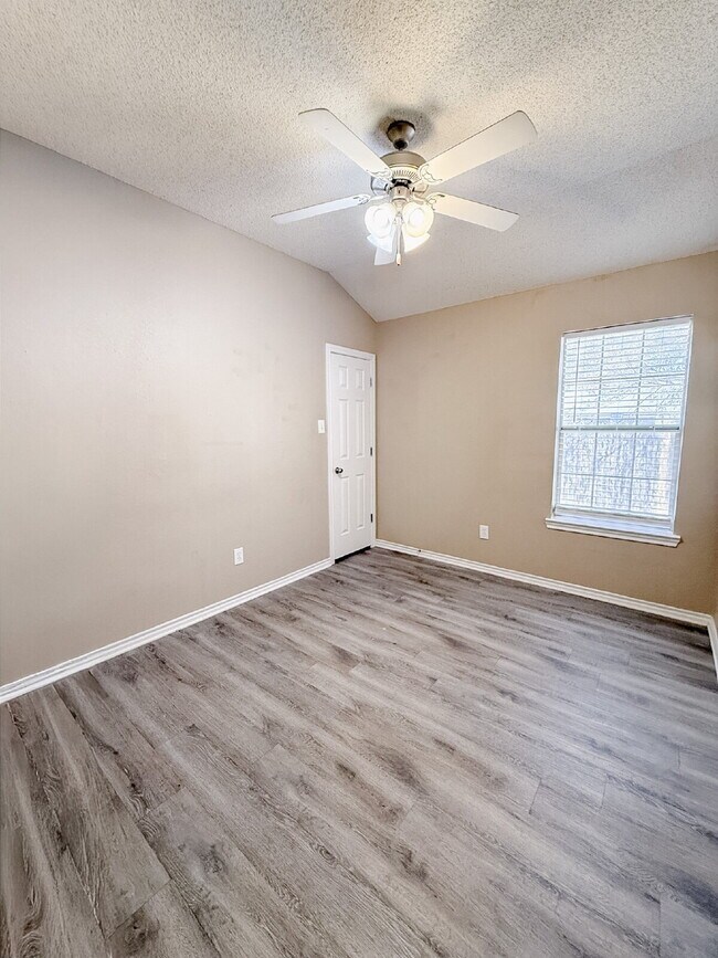 Building Photo - "Charming 4-Bedroom Home with 2 Full Baths in Lubbock – Spacious 1,755 Sq Ft Living Awaits!"