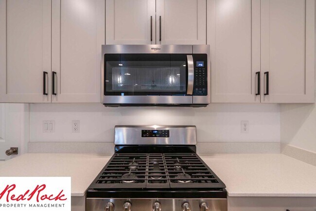 Building Photo - 3 Bedroom Townhome in Washington Fields wi...