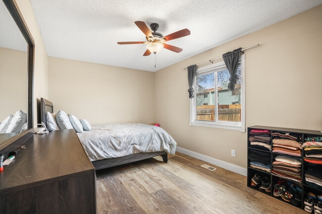 Building Photo - 2525 Nadine Dr