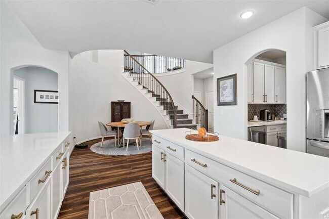 Building Photo - 112 Allora Pl