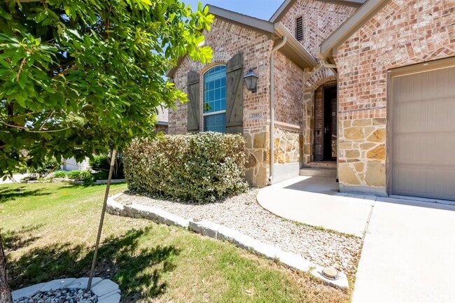 Building Photo - 2918 Diego Dr