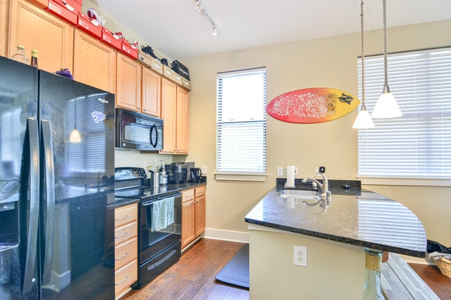 Building Photo - 650 S Mill St