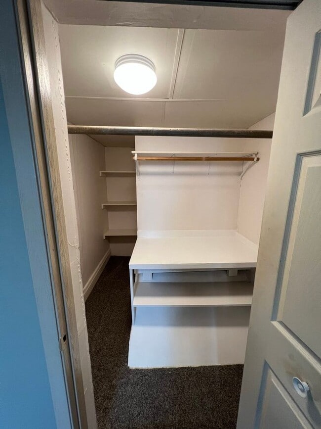 Building Photo - 812 Chicago Ave