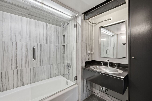 Building Photo - 60 Rausch St