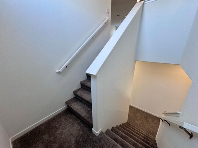 Building Photo - Brand new 4 bedroom Winchester home with a...