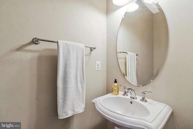 Building Photo - 4531 Westhall Dr