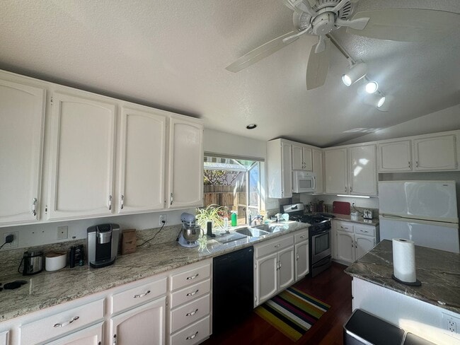 Building Photo - Beautiful single story home located in Ocean Hills! MORE PHOTOS TO COME OF INTERIOR