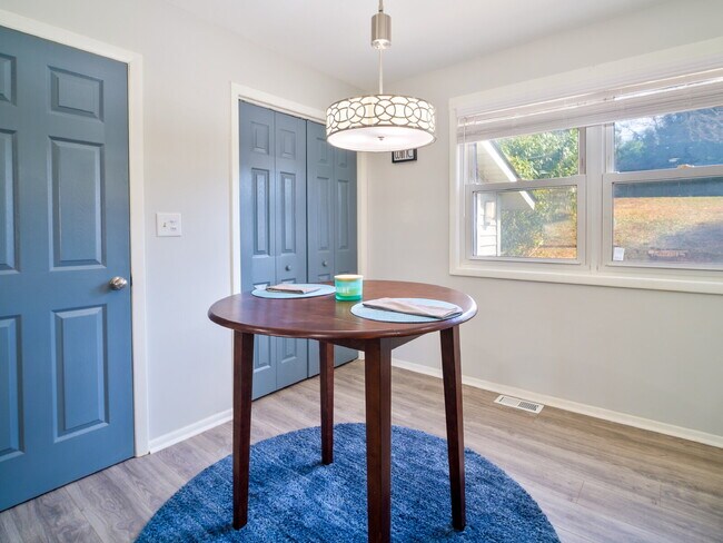 Building Photo - "Charming 2-Bedroom Retreat with Granite Elegance on Thornton Road!"