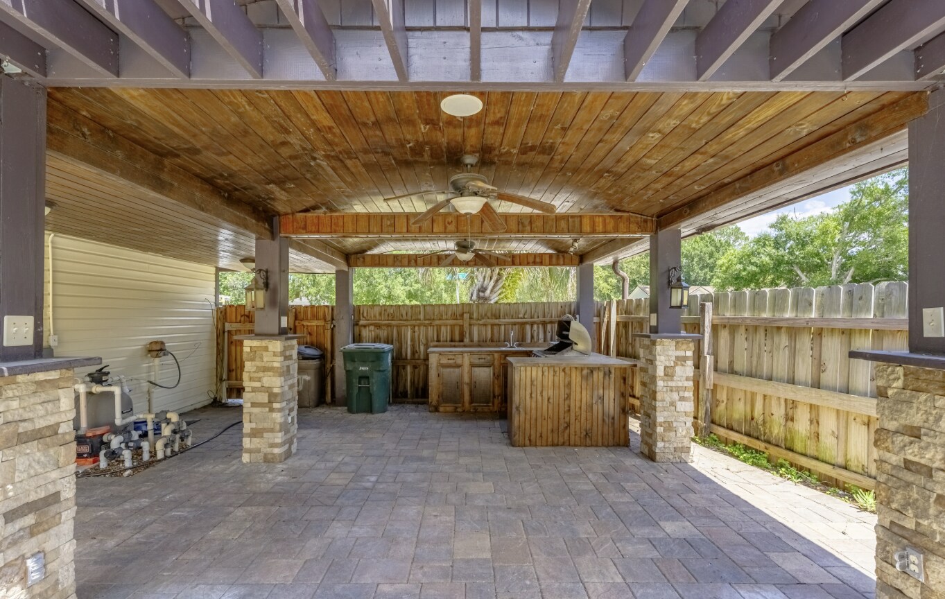 Building Photo - 2162 Saint Martins Dr E