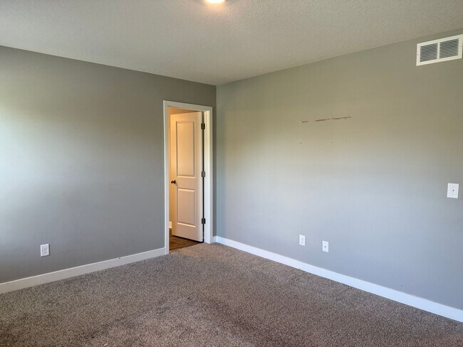 Building Photo - Comfort & Space Await in This Stunning 4BR Dayton Home