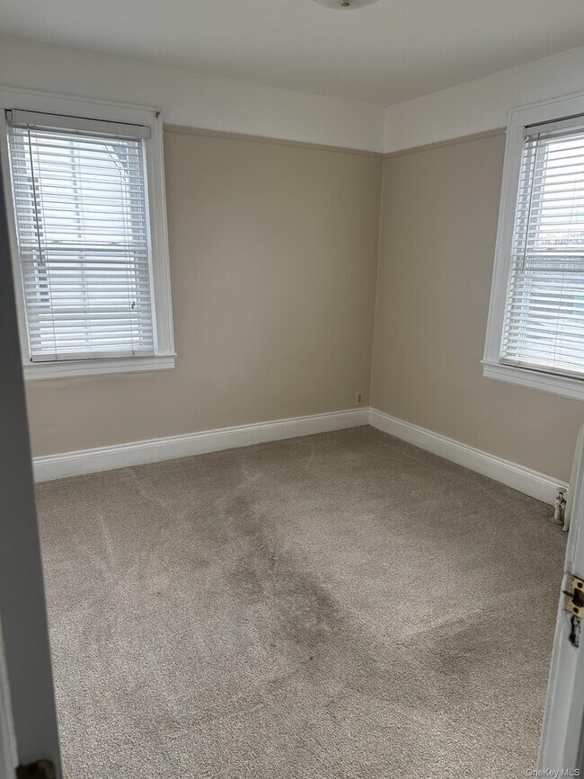 Building Photo - 7 Starks Pl