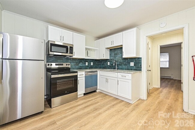 Building Photo - 300 E Hudson St