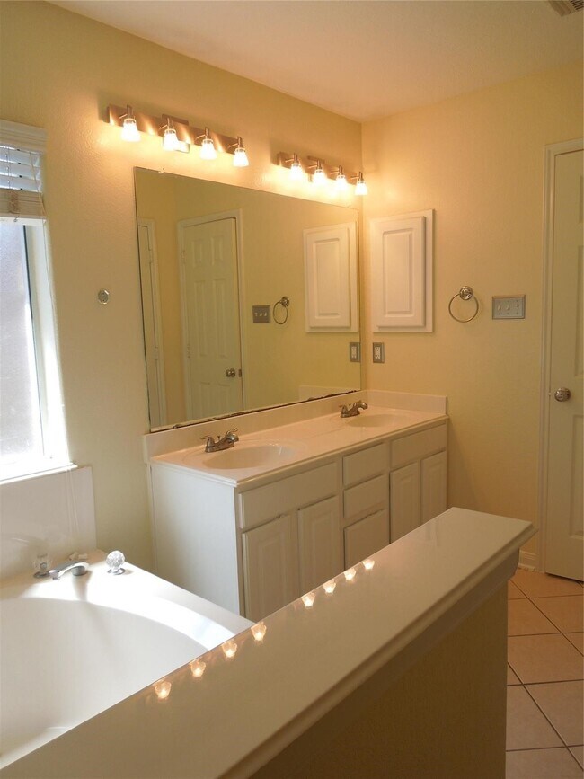 Building Photo - 20034 Silver Rock Dr