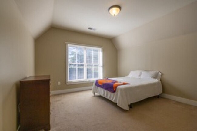 Building Photo - 101 West Ln