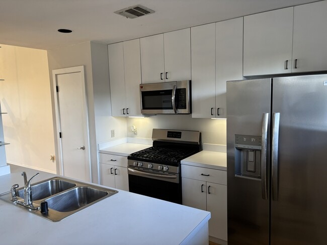 Building Photo - 2909 Albany St