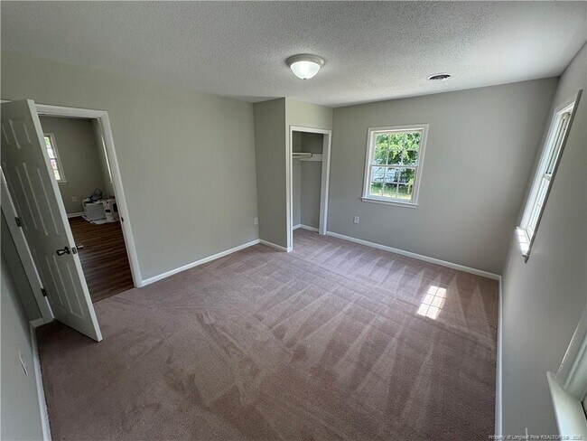 Building Photo - 2690 Belhaven Rd