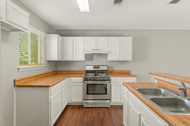 Building Photo - 8311 Treehouse Ln