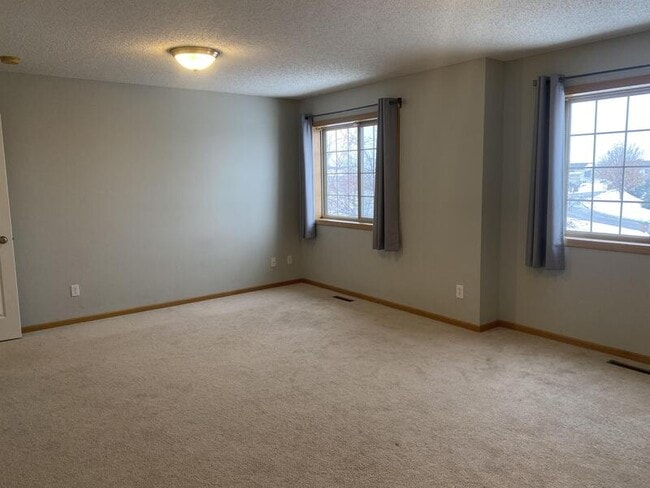 Building Photo - 860 Independence Dr